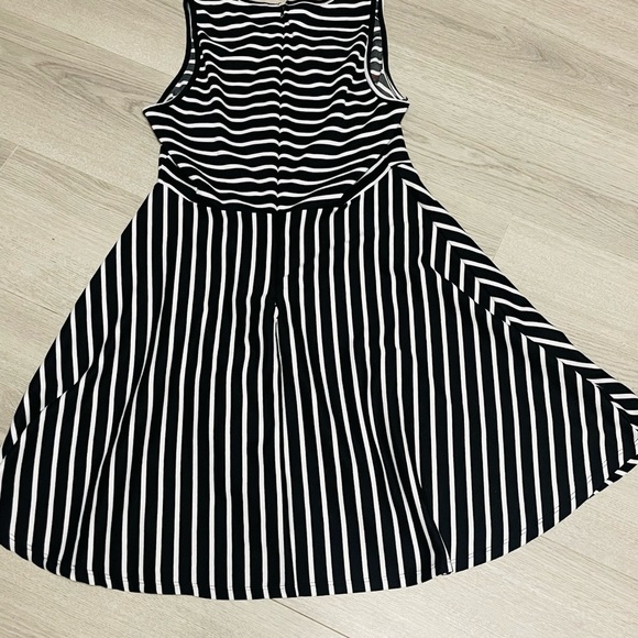 Alya Striped Black and White Dress w/red accent flowers - Picture 9 of 12
